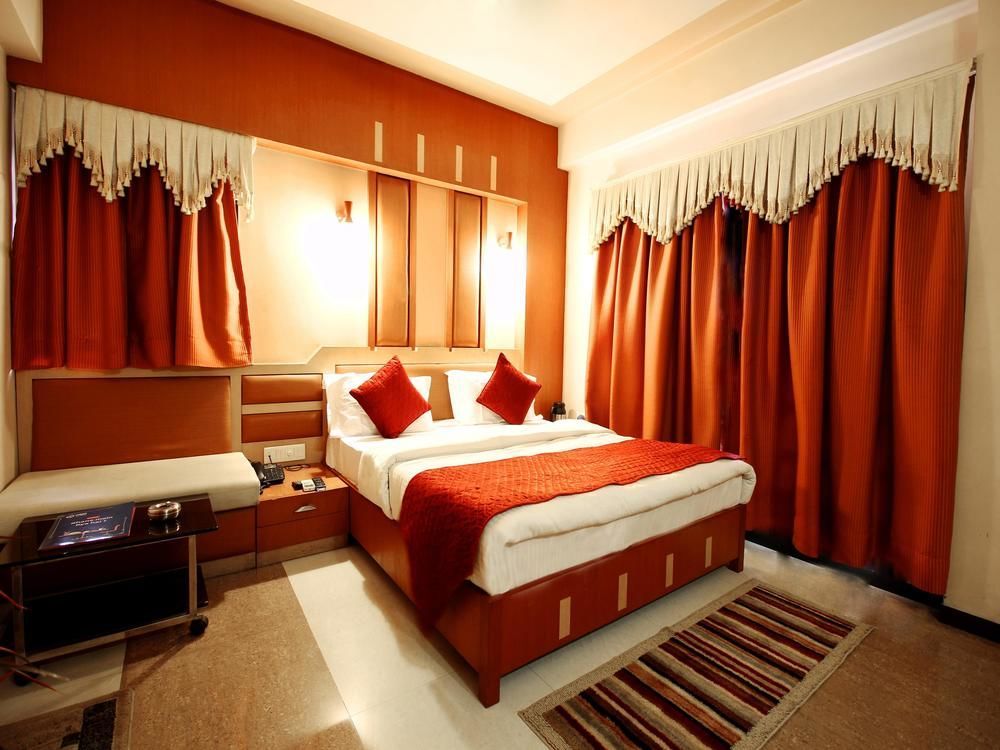 Capital O 978 Marshall The Hotel Αχμπανταμπάντ Εξωτερικό φωτογραφία