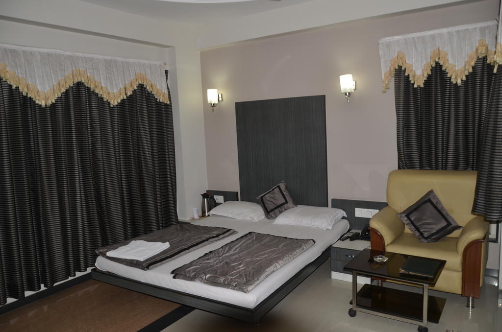 Capital O 978 Marshall The Hotel Αχμπανταμπάντ Εξωτερικό φωτογραφία