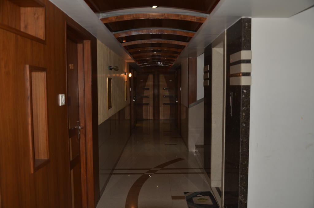 Capital O 978 Marshall The Hotel Αχμπανταμπάντ Εξωτερικό φωτογραφία