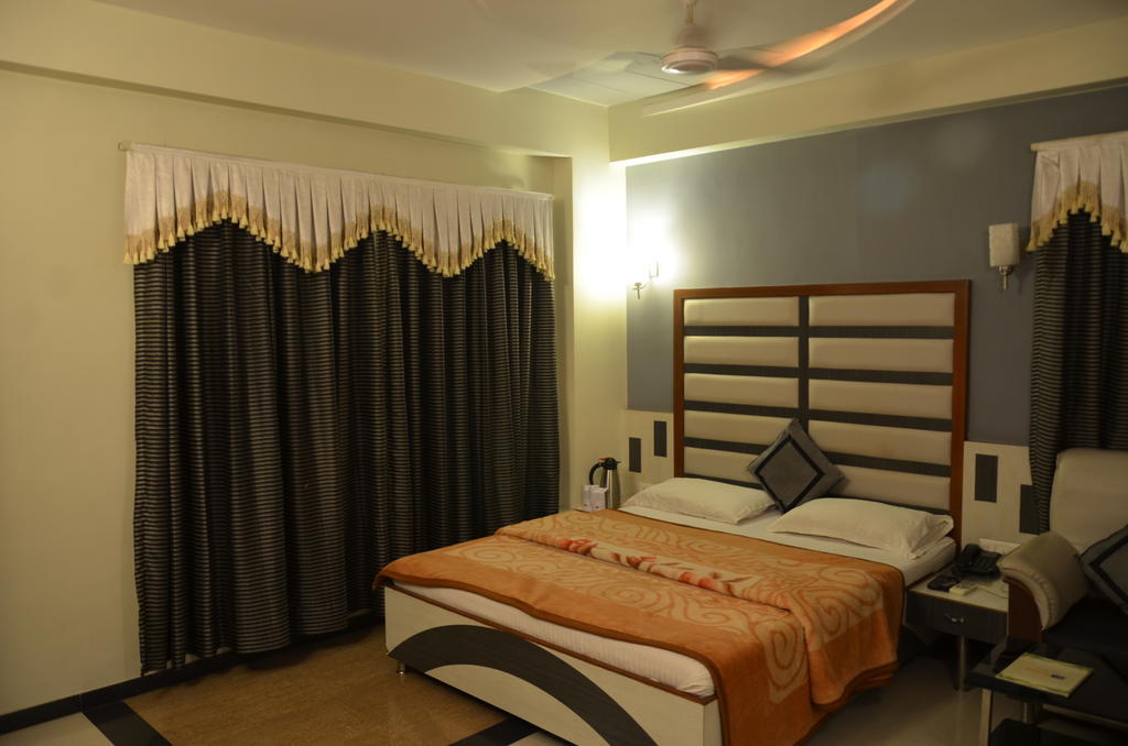 Capital O 978 Marshall The Hotel Αχμπανταμπάντ Δωμάτιο φωτογραφία