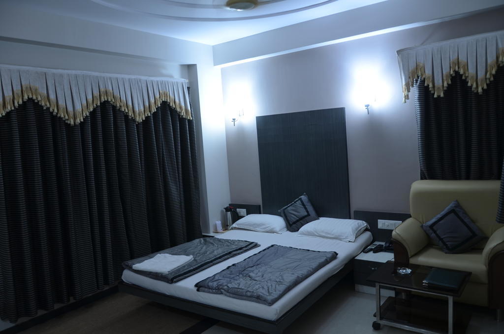 Capital O 978 Marshall The Hotel Αχμπανταμπάντ Δωμάτιο φωτογραφία