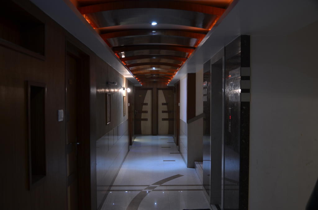 Capital O 978 Marshall The Hotel Αχμπανταμπάντ Εξωτερικό φωτογραφία