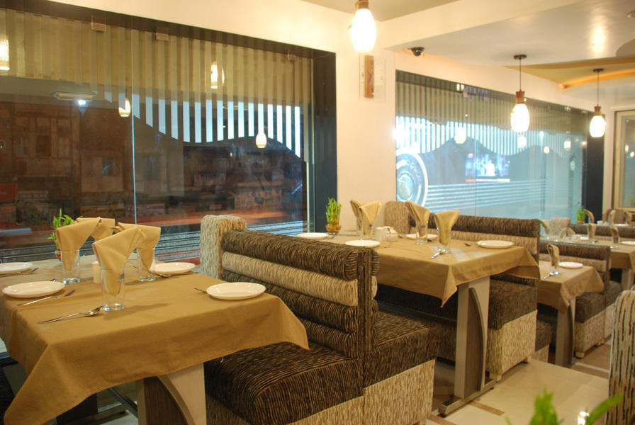 Capital O 978 Marshall The Hotel Αχμπανταμπάντ Εξωτερικό φωτογραφία