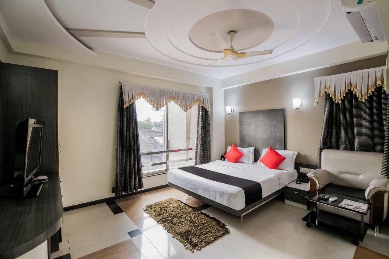 Capital O 978 Marshall The Hotel Αχμπανταμπάντ Εξωτερικό φωτογραφία