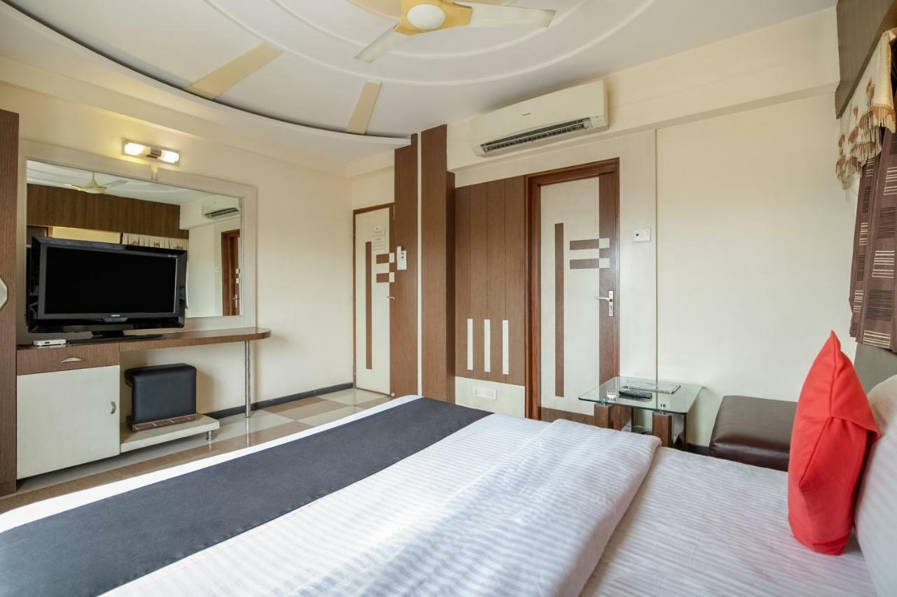 Capital O 978 Marshall The Hotel Αχμπανταμπάντ Εξωτερικό φωτογραφία