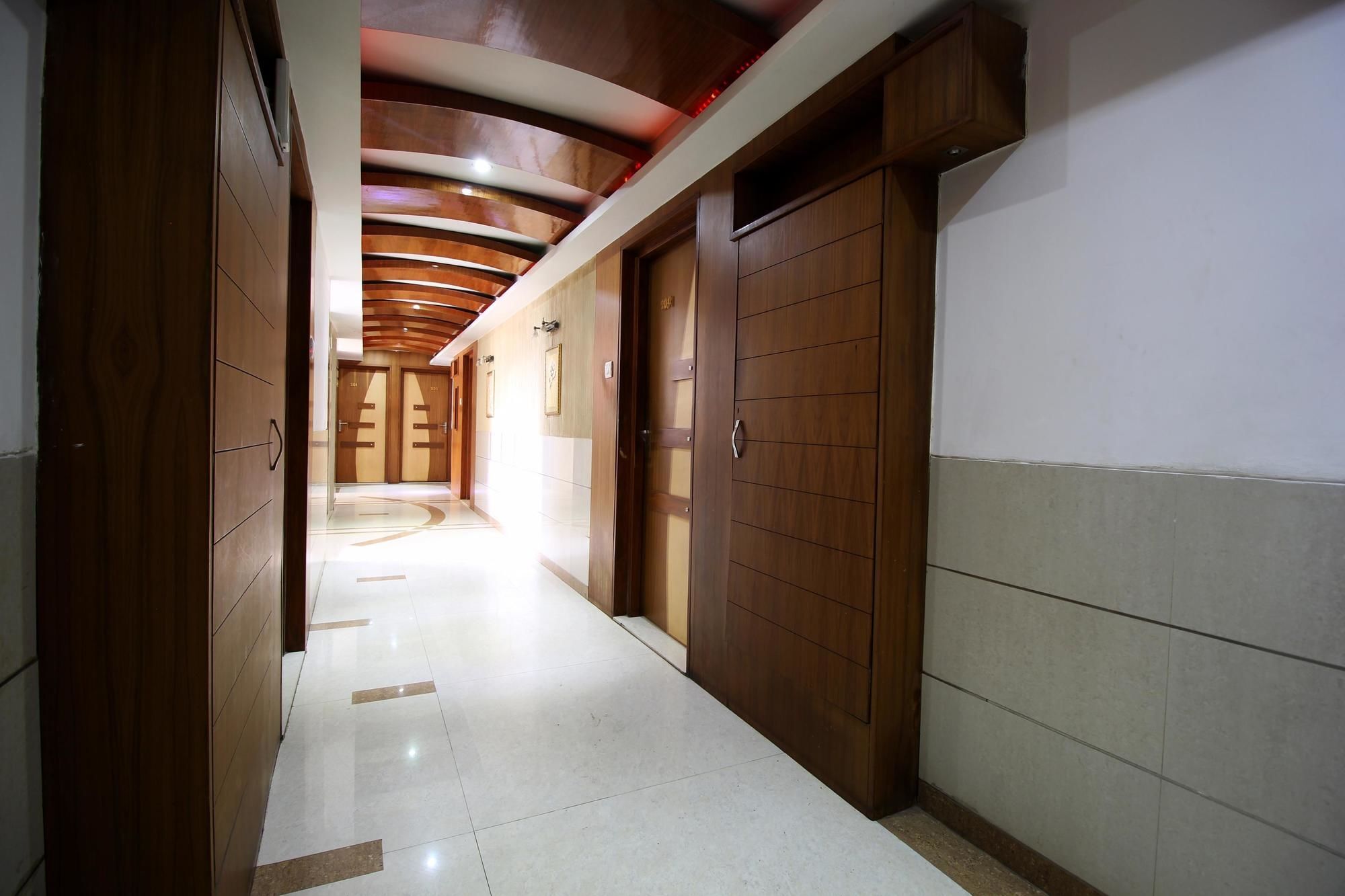Capital O 978 Marshall The Hotel Αχμπανταμπάντ Εξωτερικό φωτογραφία