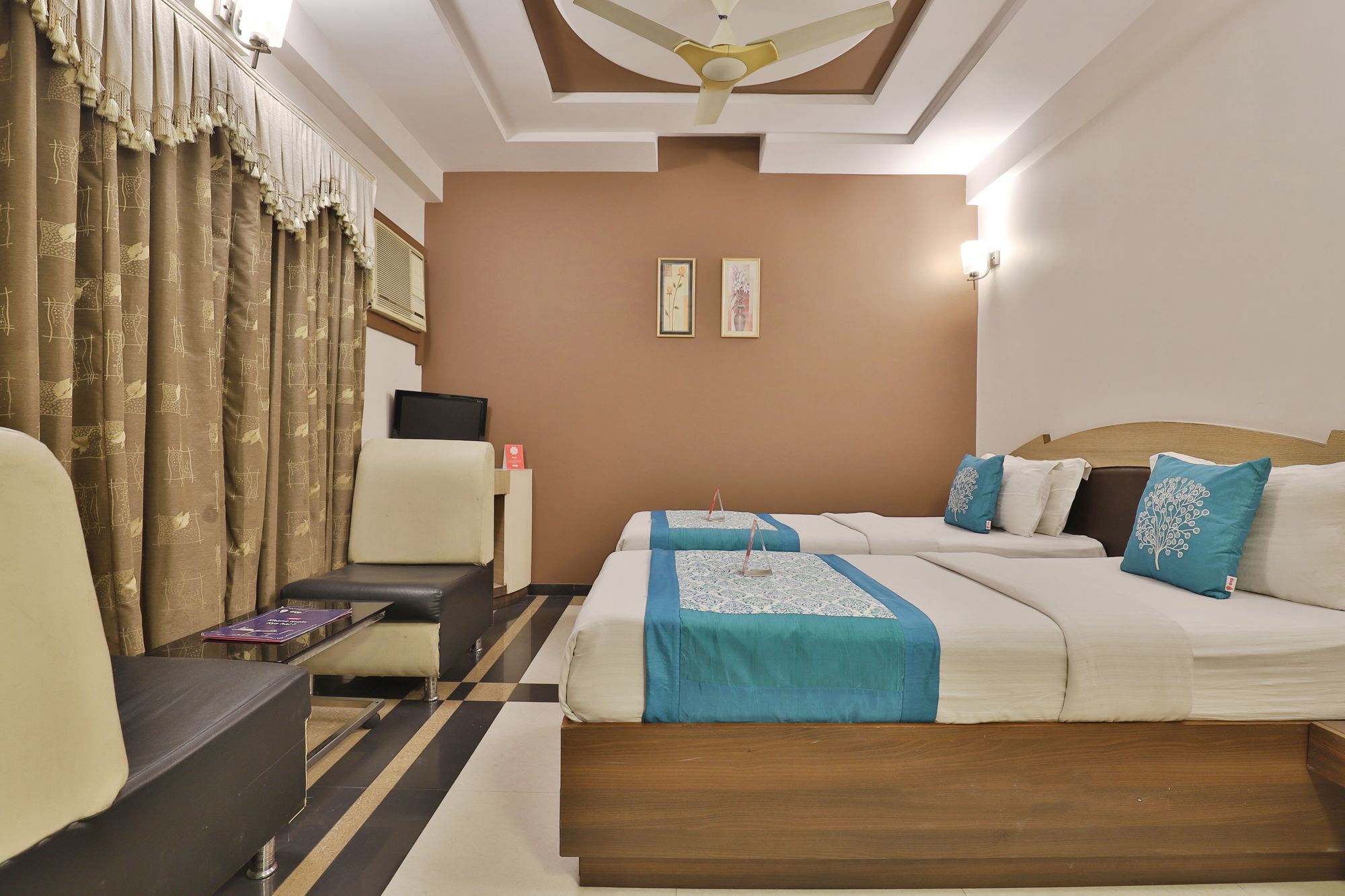 Capital O 978 Marshall The Hotel Αχμπανταμπάντ Εξωτερικό φωτογραφία